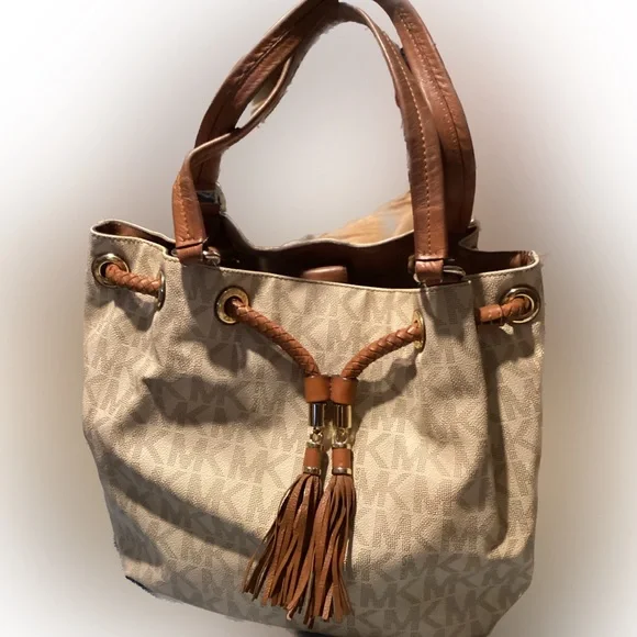 Michael Kors | Bags | Michael Kors Signature Bucket Tassel  display picture 2